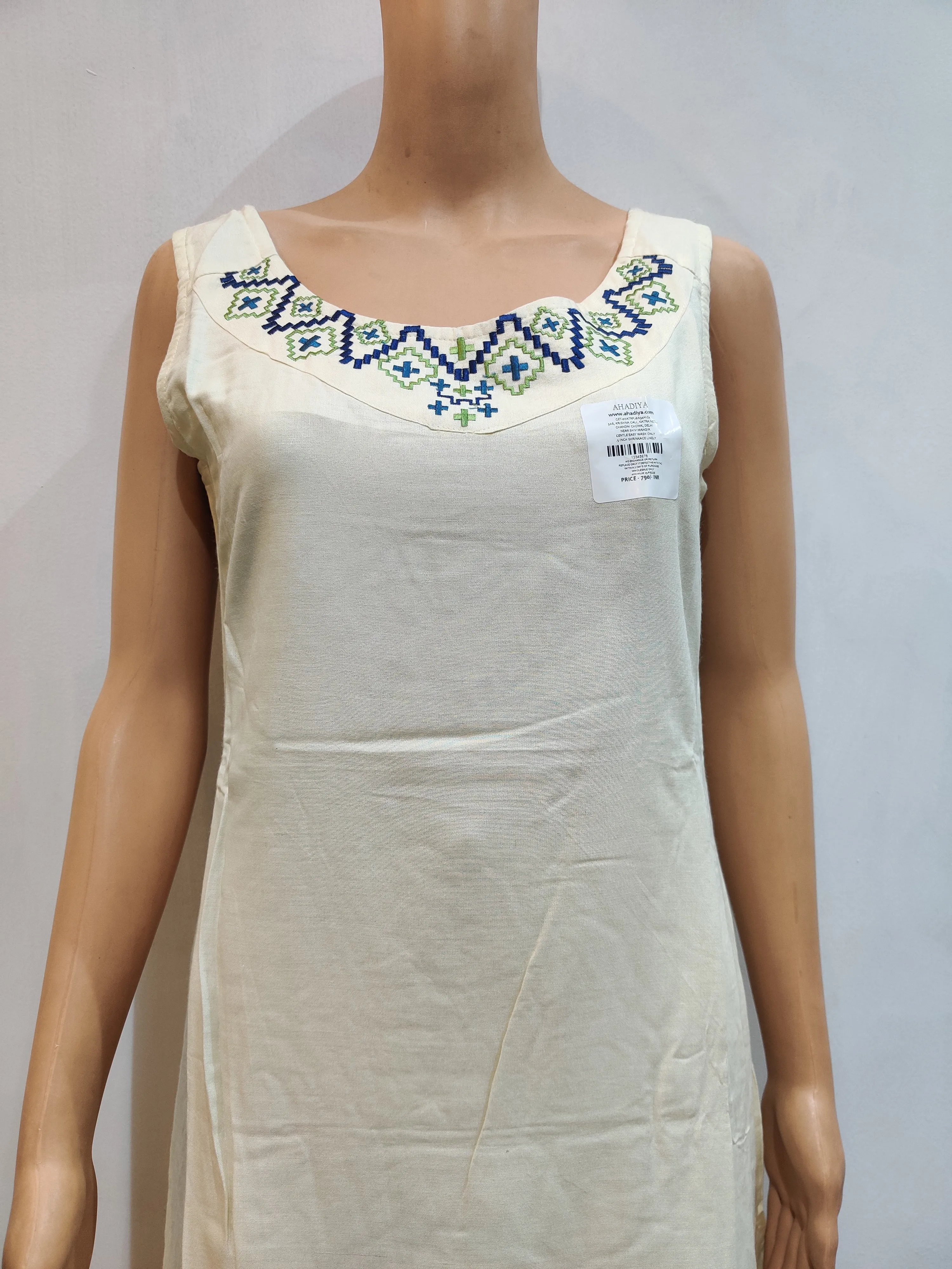 Ixora Kurti