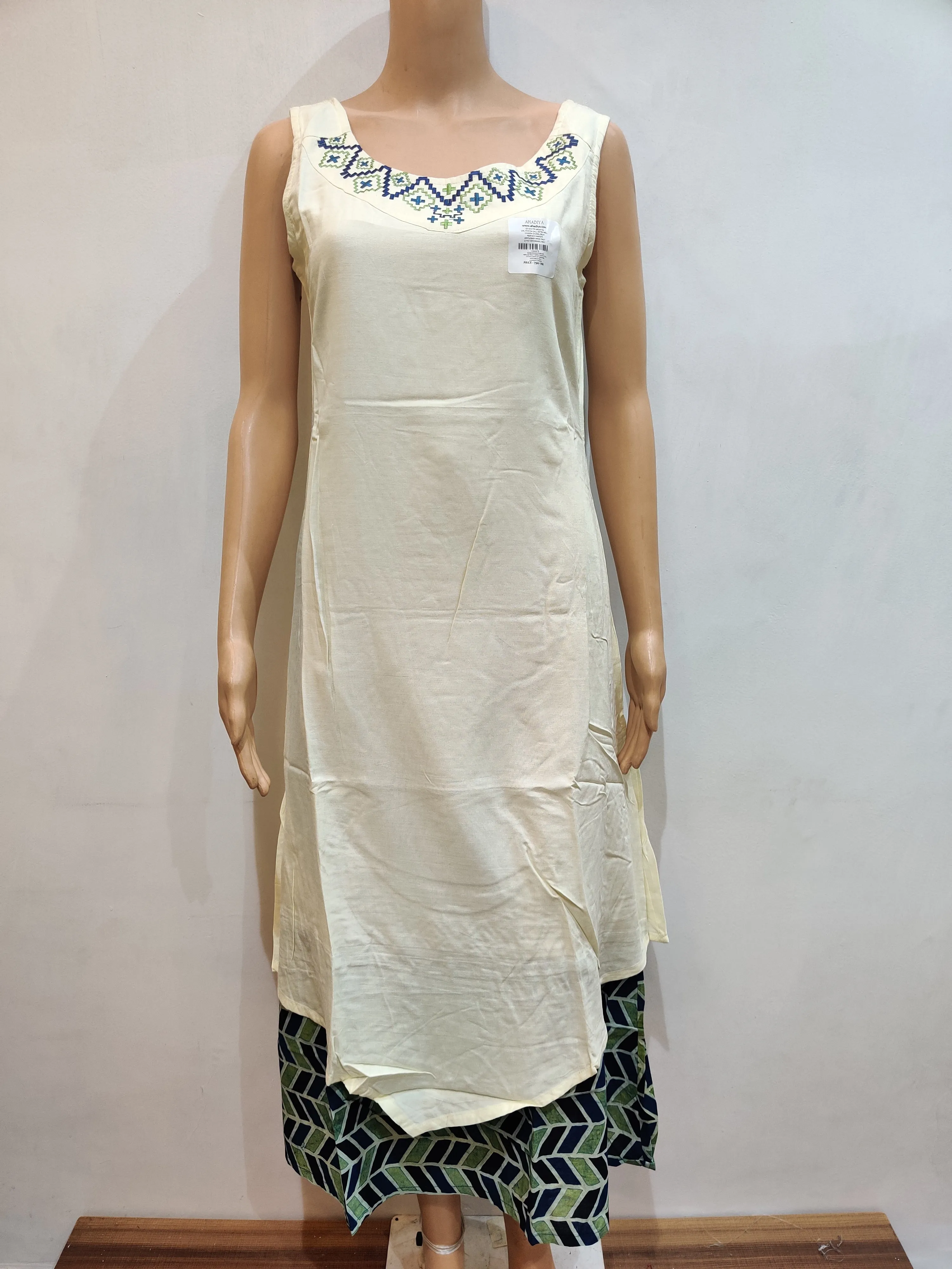 Ixora Kurti